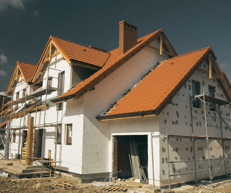 Homlokzati rendszer építés közben
